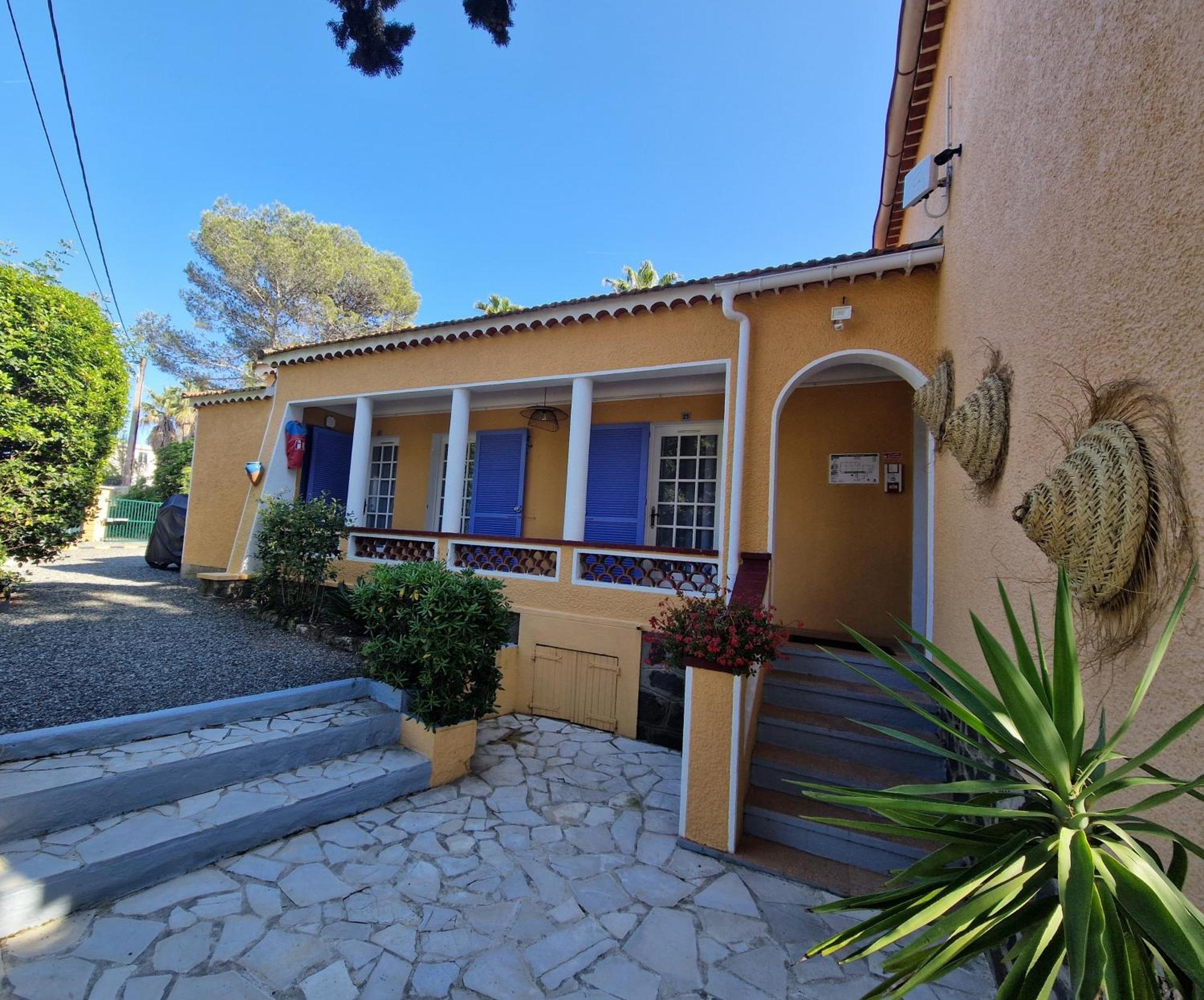 Le Cosy Hotel Saint Aygulf Exterior foto