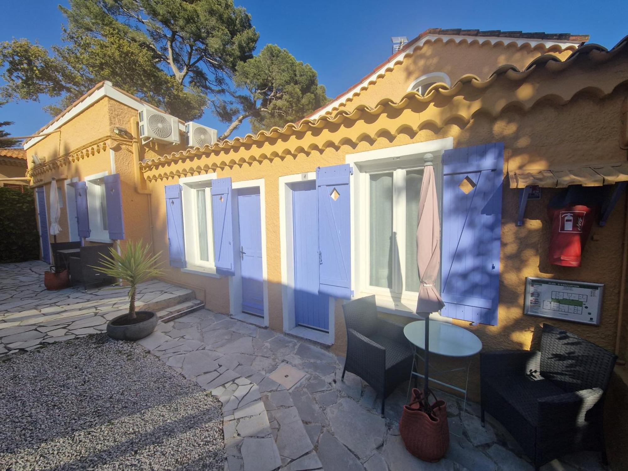 Le Cosy Hotel Saint Aygulf Exterior foto