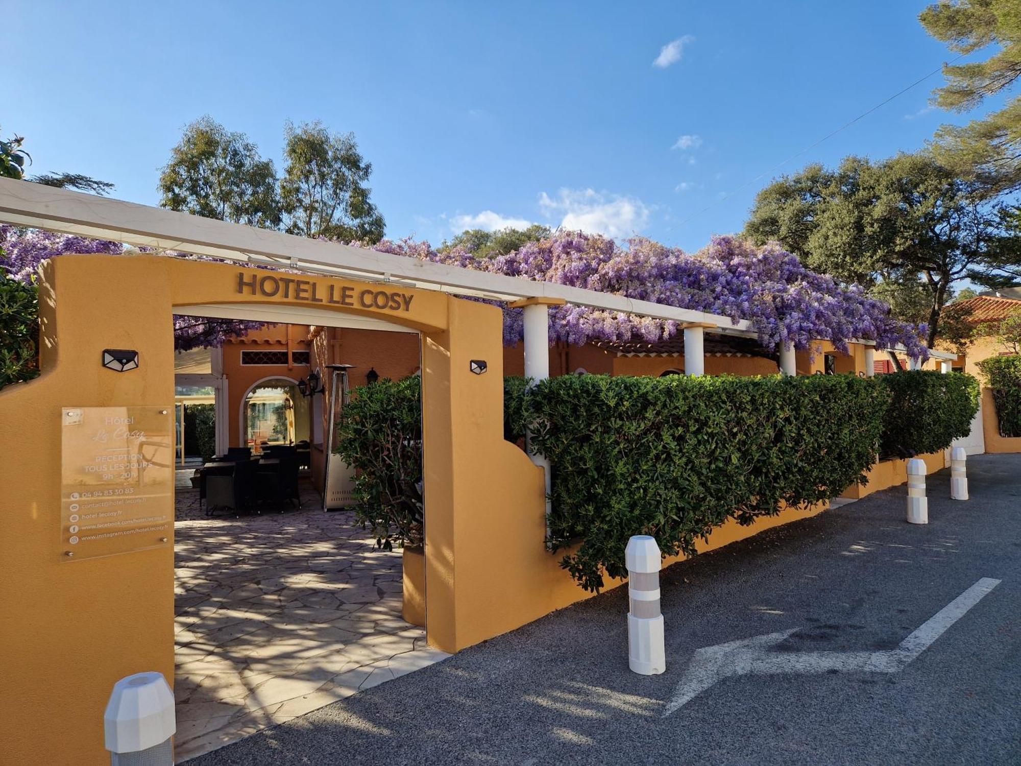 Le Cosy Hotel Saint Aygulf Exterior foto